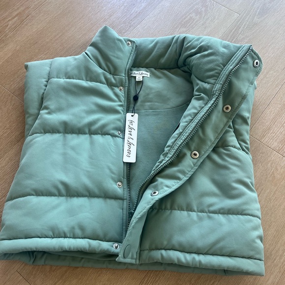 NWT For Love & Lemons Warm Down Mini Puffer Vest - Sea foam Green - Picture 2 of 3
